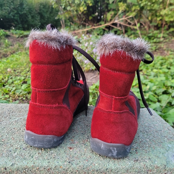 BATA European Suede soft booties with faux fur trim in red size 8 - Picture 5 of 13